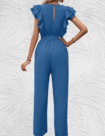 Esme - Mooi passende jumpsuit met lage v hals gegolfde zijmouwen en strikbanden aan de zijkant - Miller-Mode